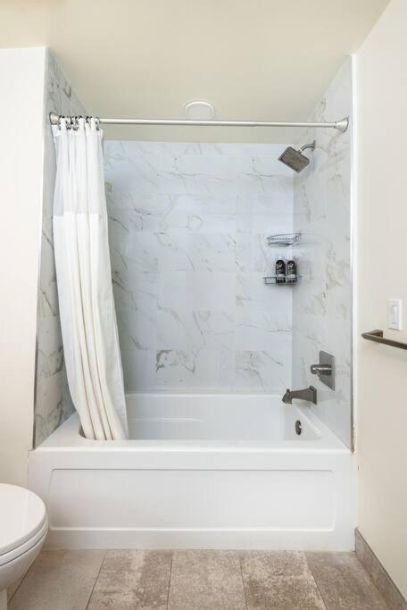 Luxurious Penthouse In Beverly Hills - Sleeps 10 Los Angeles Extérieur photo
